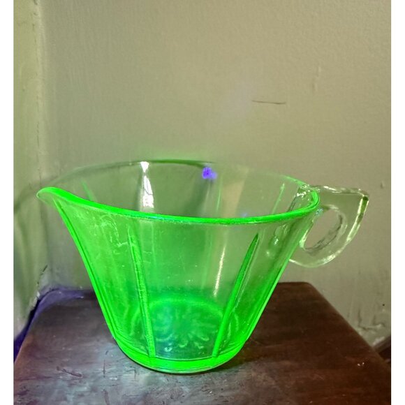 Vintage 30's Green Optic Uranium Glass Creamer Pitcher - Picture 6 of 9